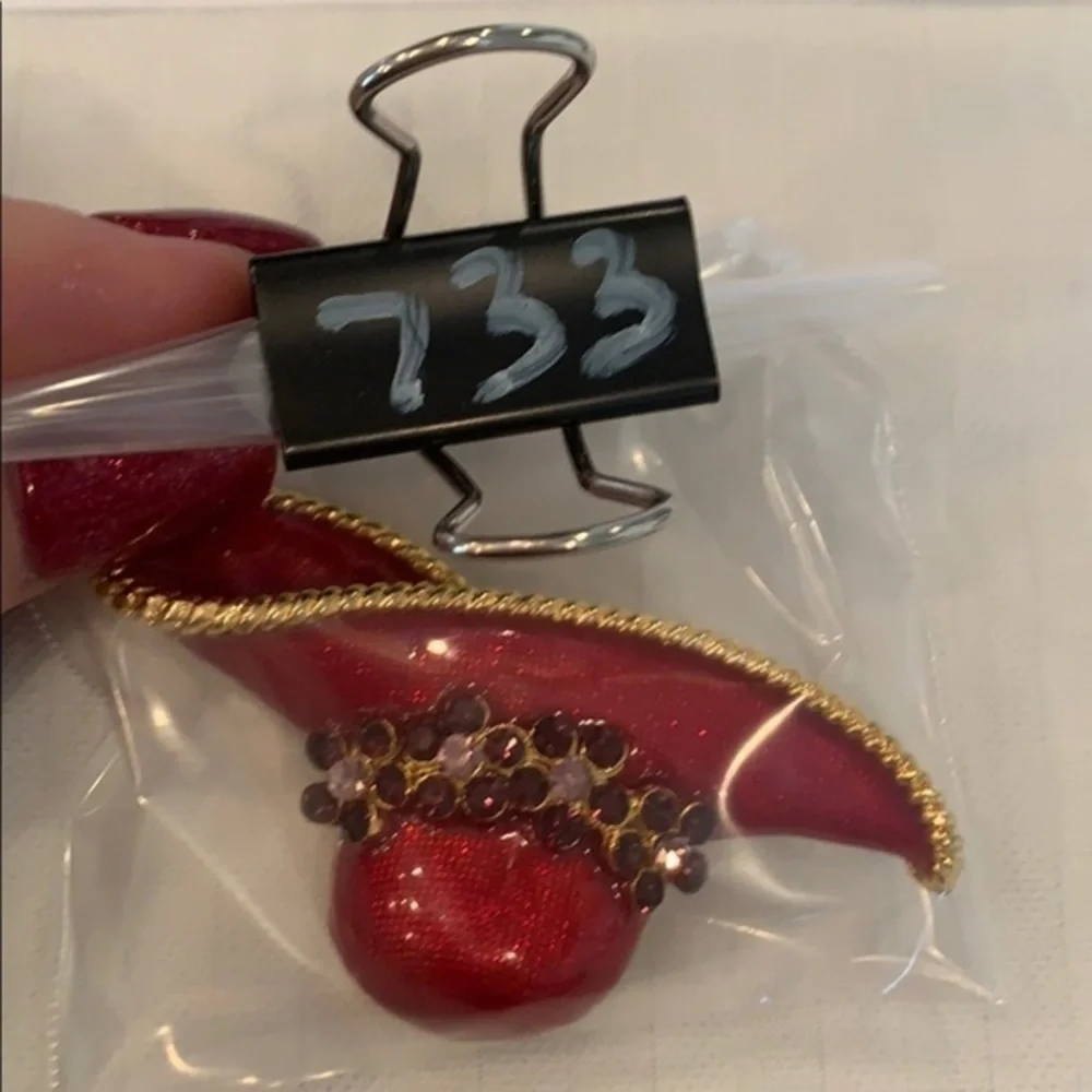 💐5/25 red hat society red enamel purple crystals